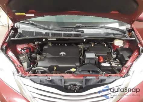 2015 Toyota Sienna Xle 7 Passenger z USA, uszkodzony, nr VIN 5TDDK3DC7FS103648